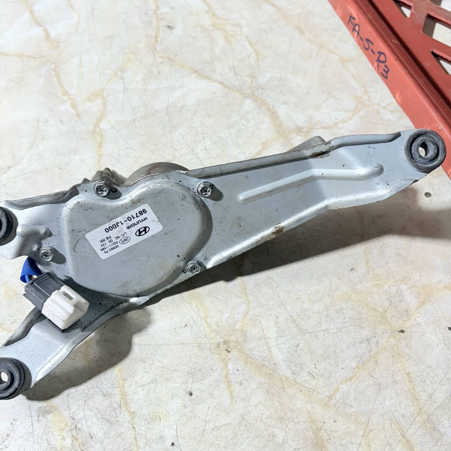 HYUNDAI I20 5 DR HATCH 1.2 WIPER MOTOR (REAR) 98710-1J000