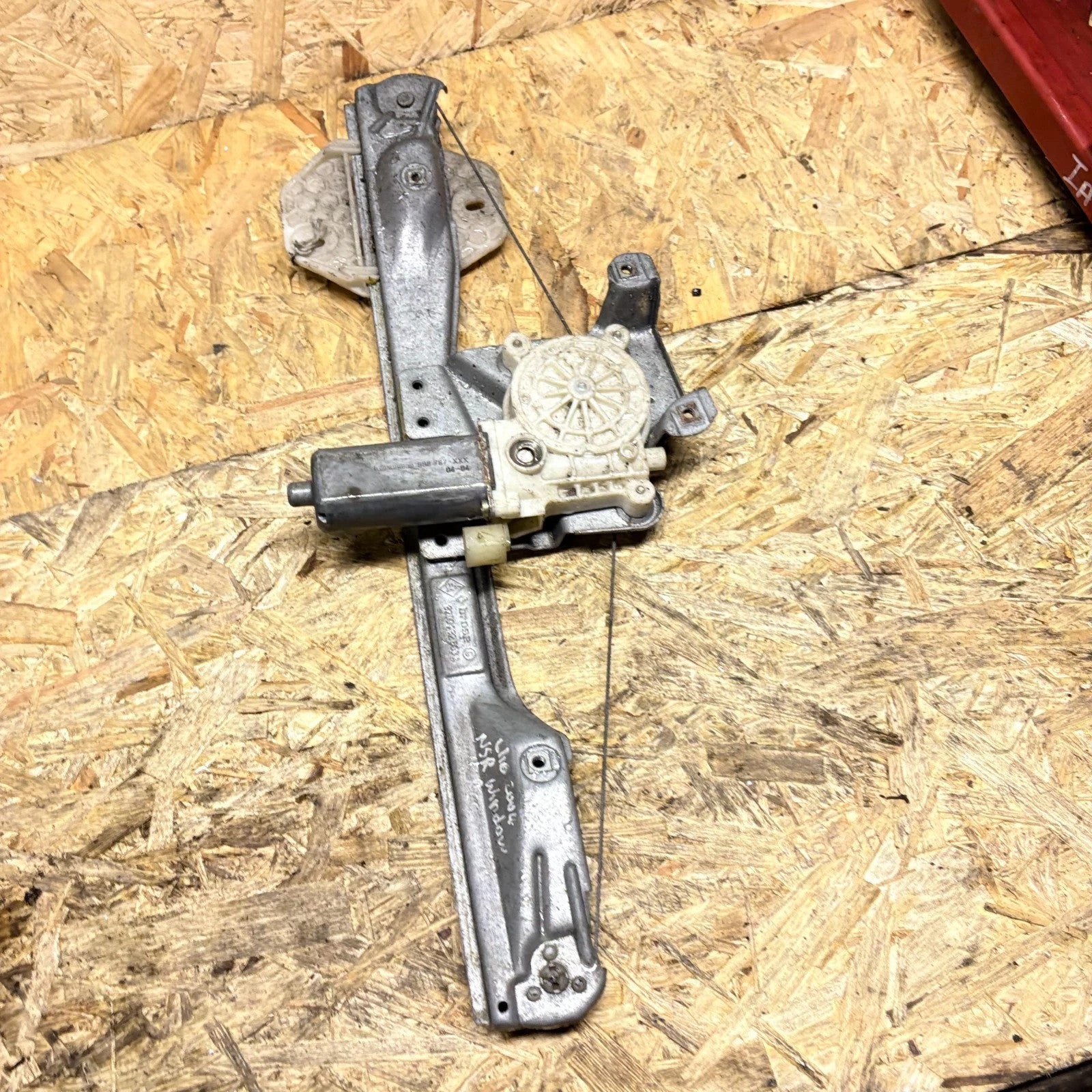 Renault Clio Mk2 1998-2008 5dr Left (NSR) Electric Window Regulator 8200232503A