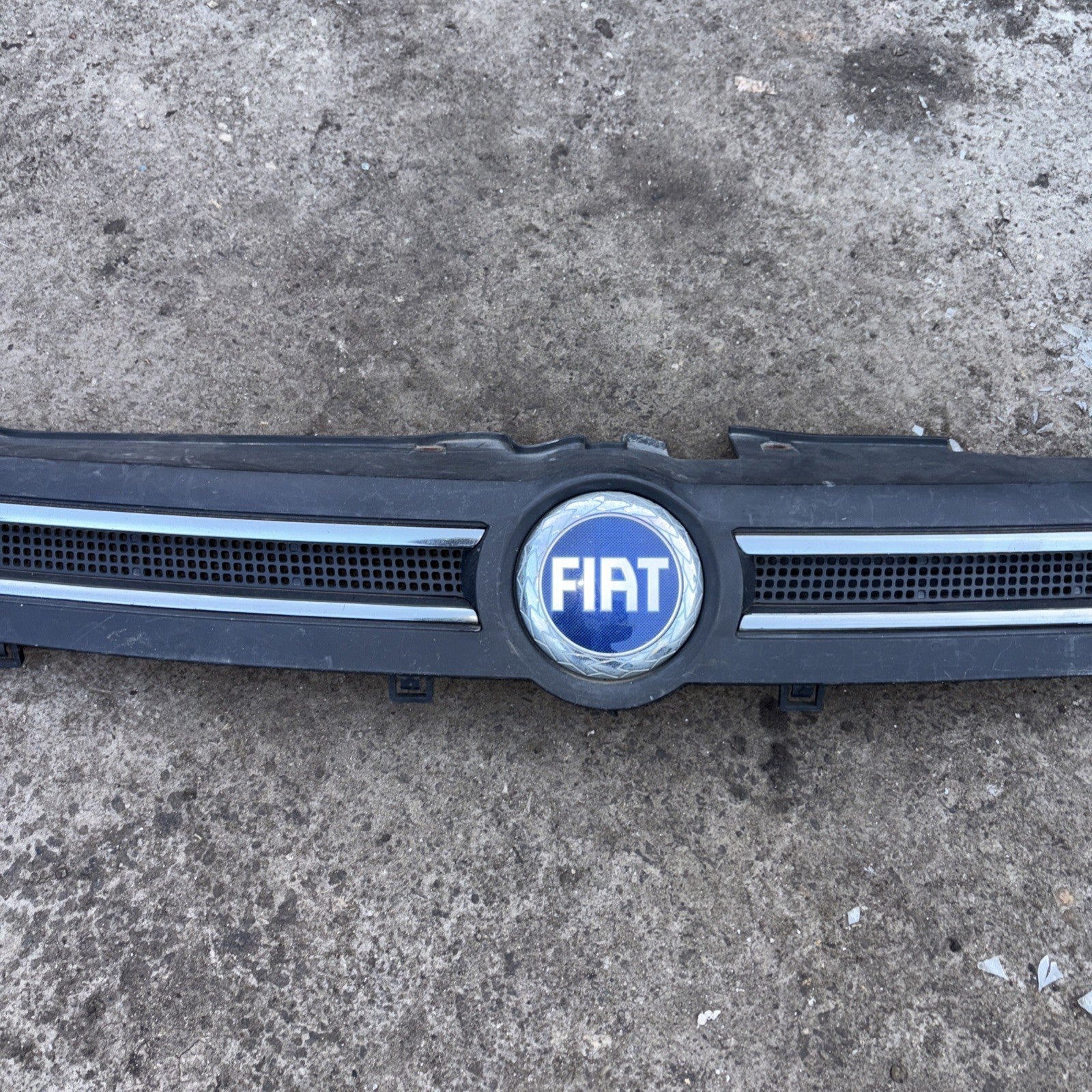 FIAT PANDA Mk2 FRONT BUMPER UPPER GRILL WITH CHROME 735353899 2003-2011