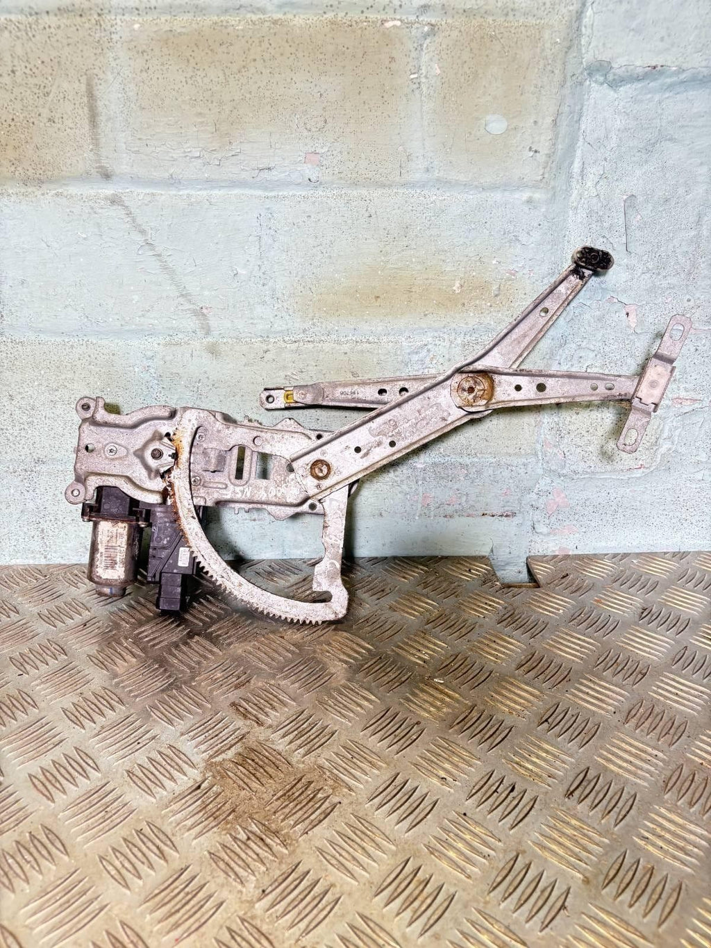 Corsa C 2004 Passenger Front Electric Window Regulator Motor 13173073