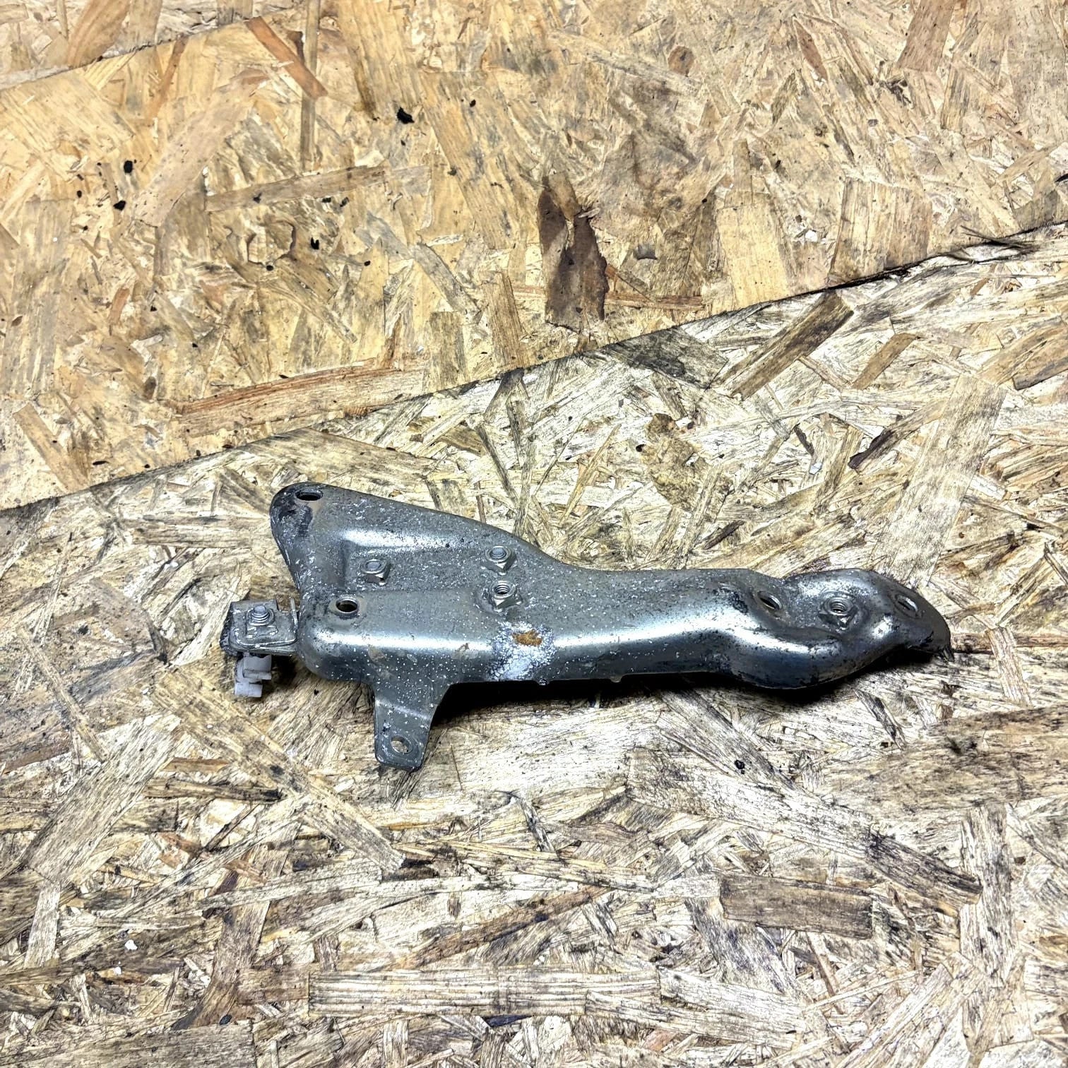 MERCEDES E-CLASS W212 C220 EGR VALVE MOUNT SUPPORT BRACKET A6510901041