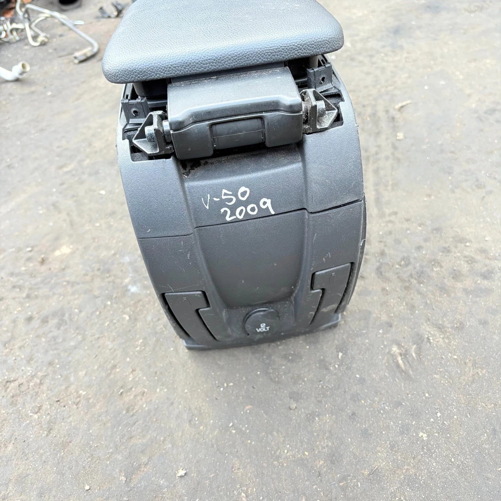VOLVO V50 2009 HATCHBACK ARMREST WITH CENTRE CONSOLE 30755374