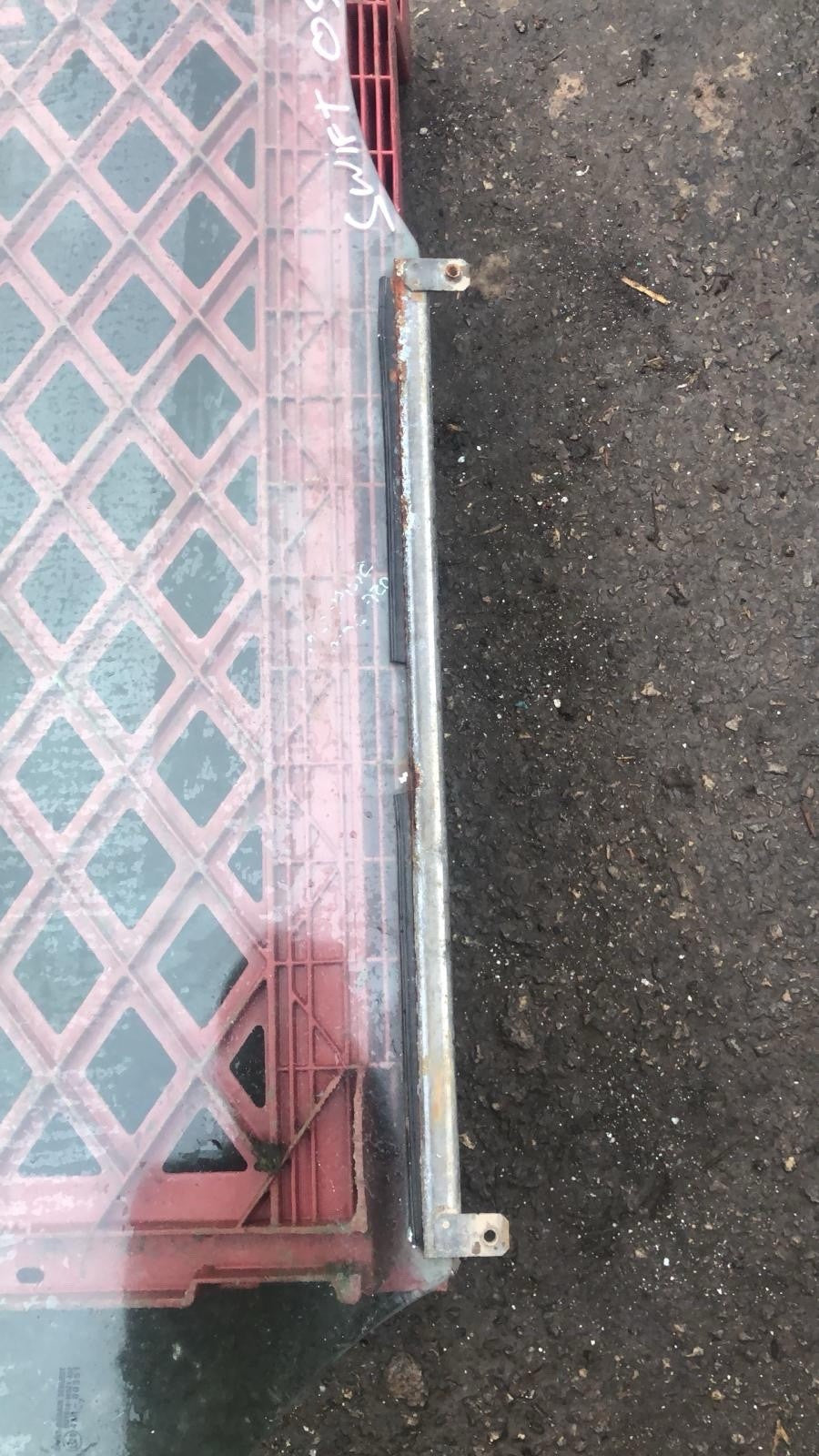 8453162J00 FRONT RIGHT GLASS WINDOW FOR SUZUKI SWIFT BERLINA MZ 1.3 16 9854604