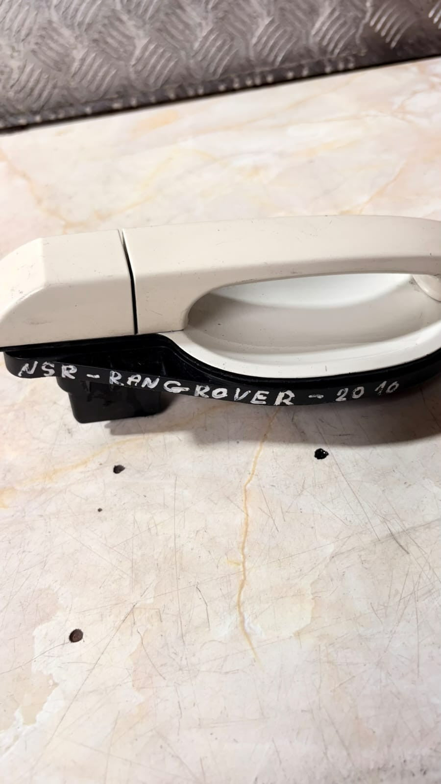 RANGE ROVER L322 EXTERIOR DOOR HANDLE REAR 7042484 2010 Passenger Side Left
