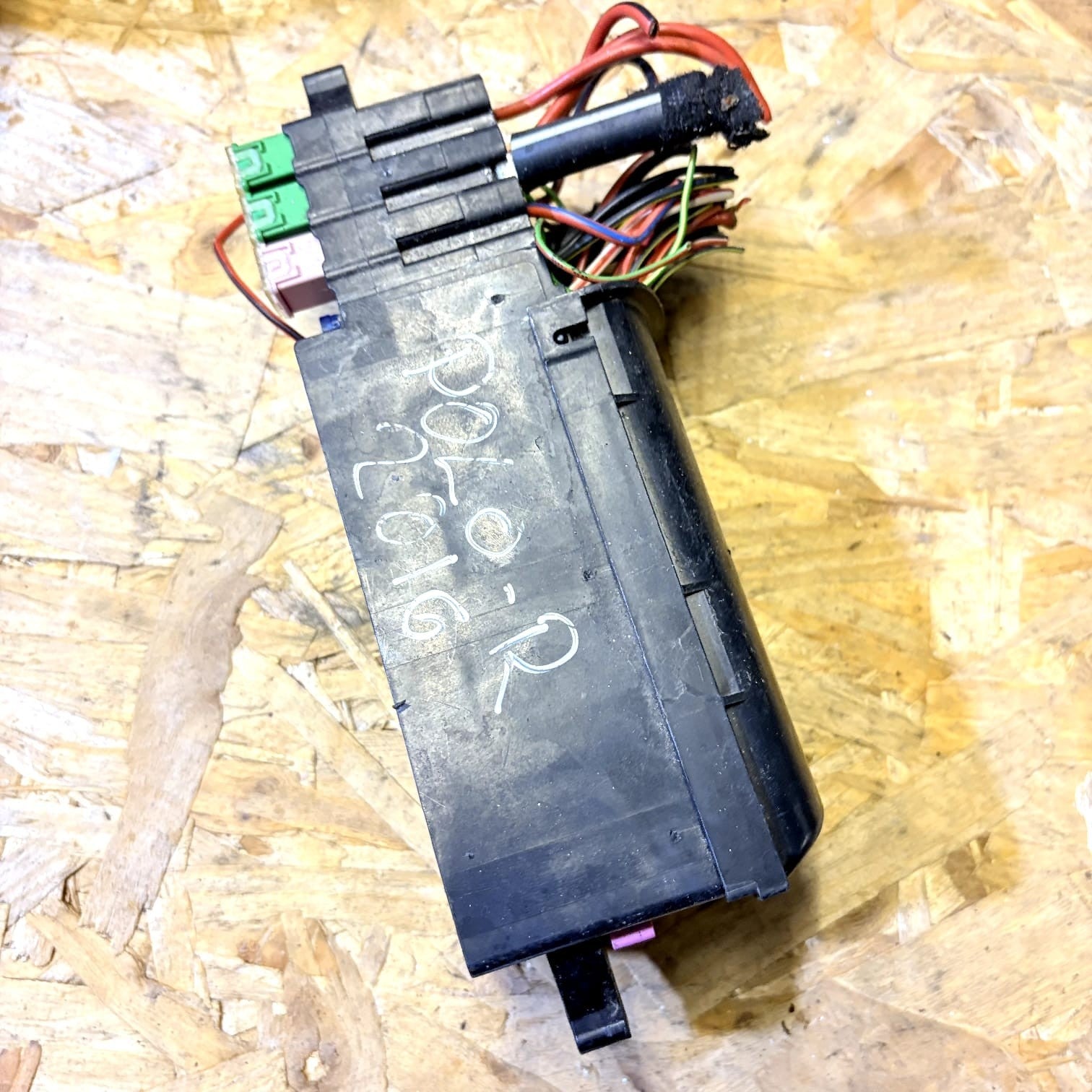 VW Polo 15-17 Skoda Fabia 14-21 Rapid 12-19 Fuse Box Holder 6C0937615A
