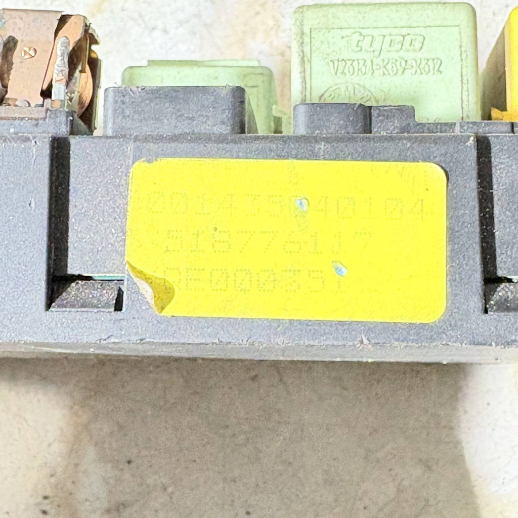 Land Rover L322 Driver rear Fuse Box YQE500290 Ref HG54 2009
