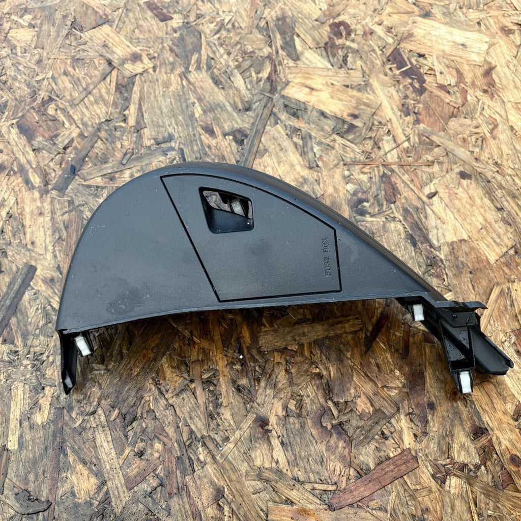 MAZDA 2 DE 2013 3DR PASSENGER SIDE DASH AIR VENT PLASTIC TRIM D65164281