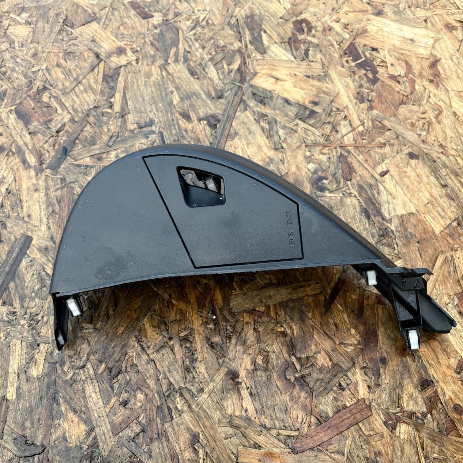 MAZDA 2 DE 2013 3DR PASSENGER SIDE DASH AIR VENT PLASTIC TRIM D65164281
