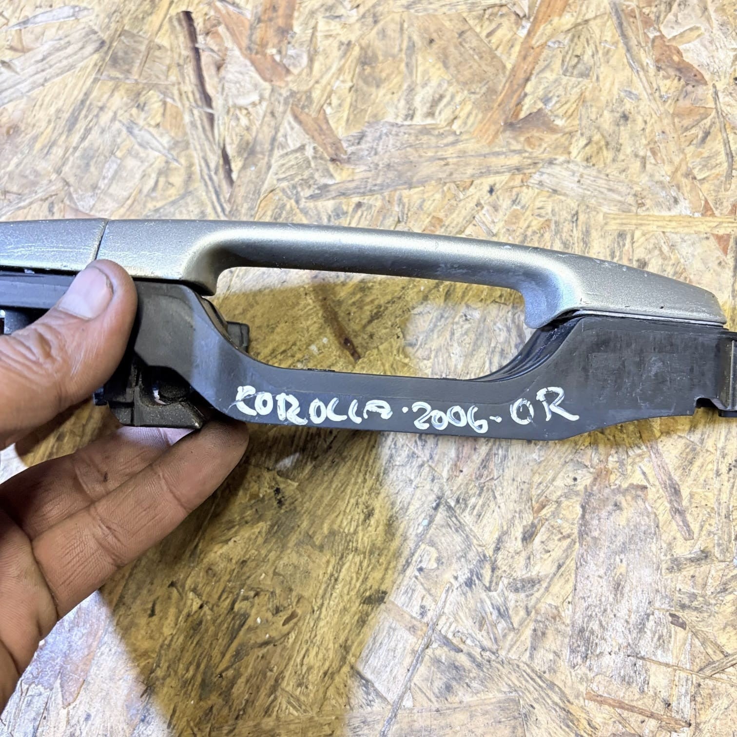61160CA000V2 EXTERNAL HANDLE DRIVER REAR DOOR TOYOTA COROLLA 61160-CA000-TQ 2006