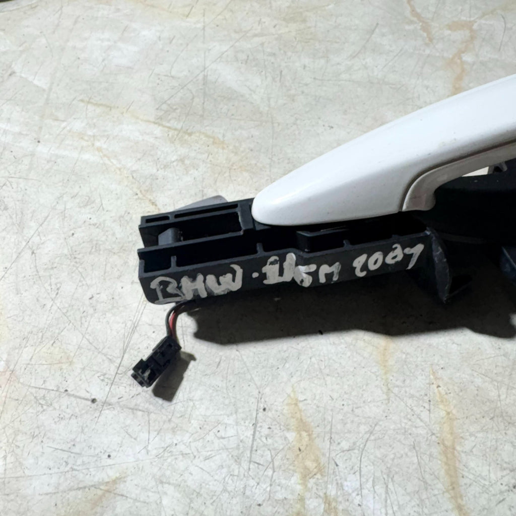 BMW 2007 Rear Right Driver Side Outer Door Handle 140107-10