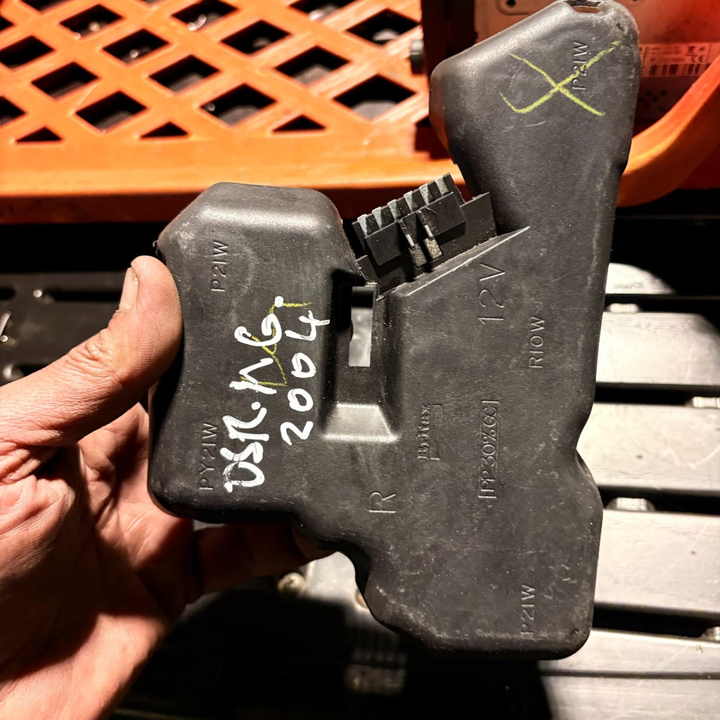 MG Rover 25 Driver side rear lamp bulb holder
