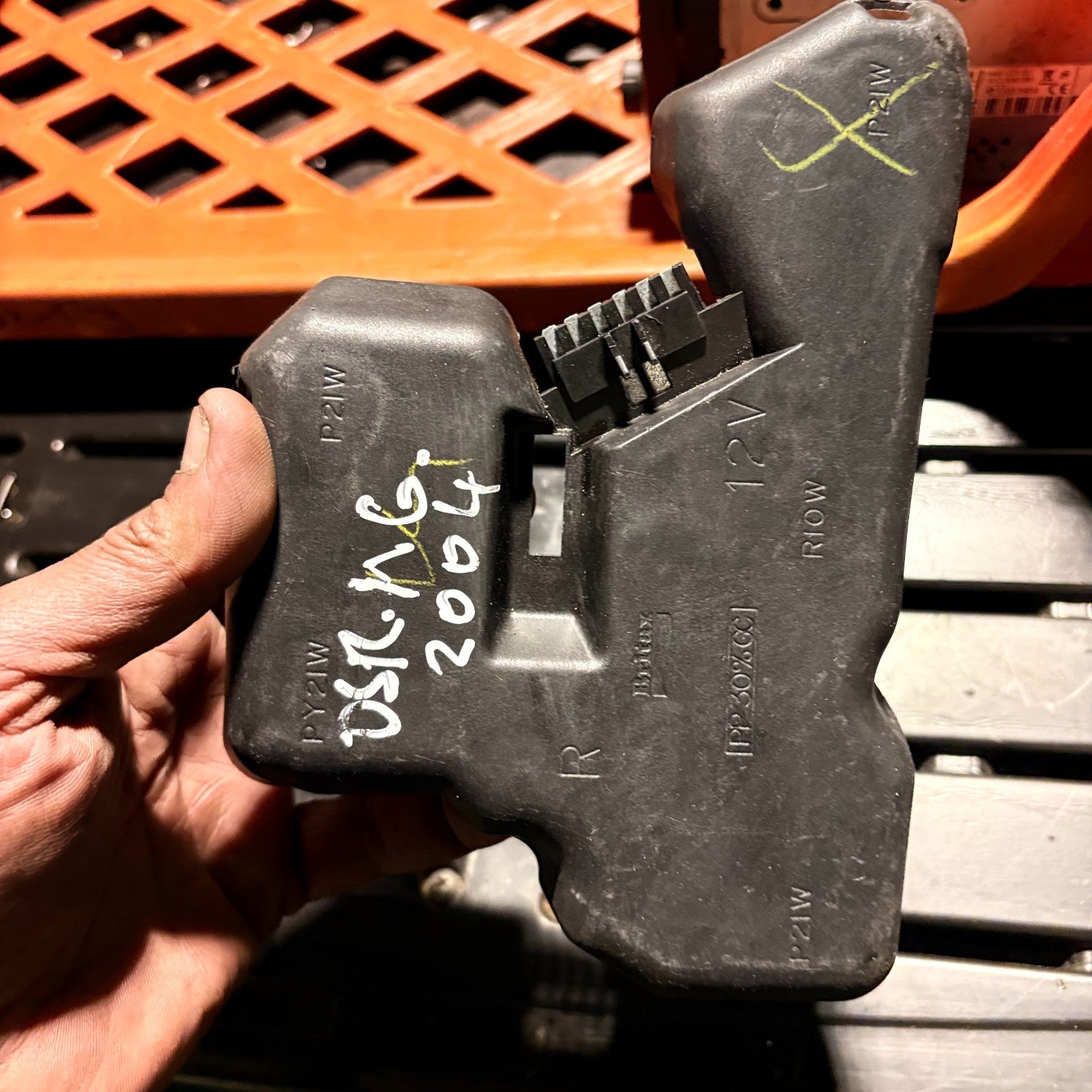 MG Rover 25 Driver side rear lamp bulb holder