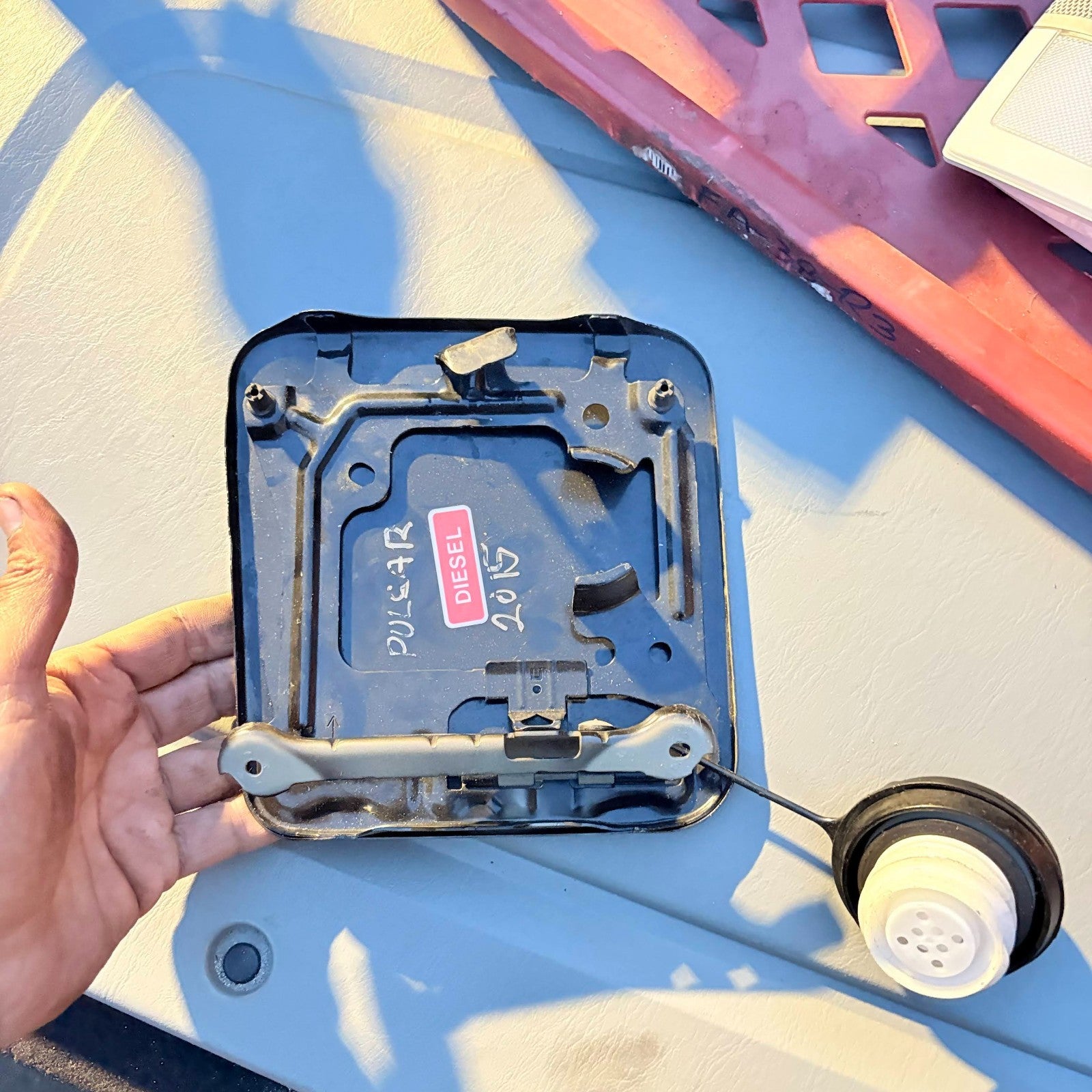 NISSAN PULSAR FUEL FILLER FLAP 2013-2019 5 DOOR