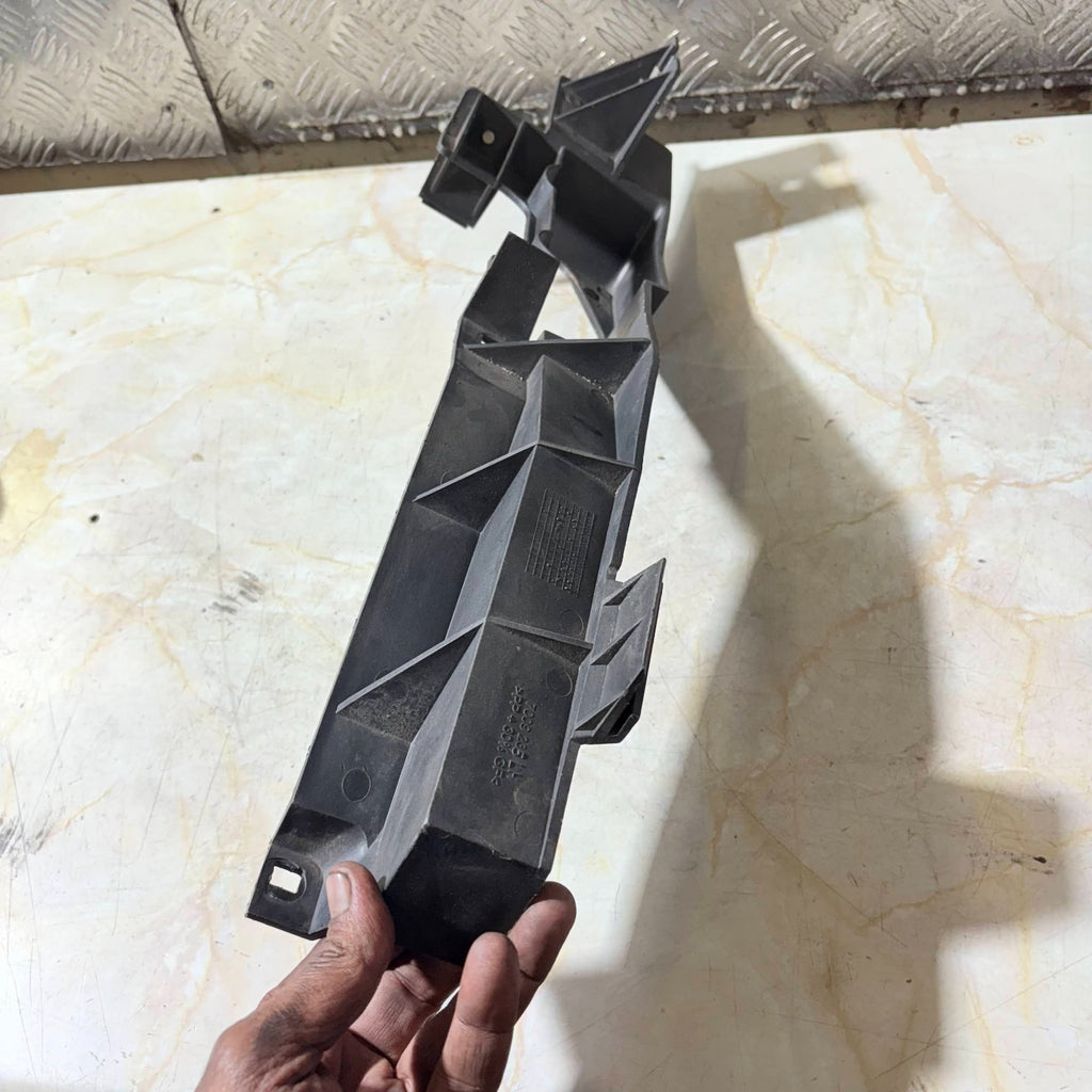 Land Rover Range Rover 2004 Left Front Bumper Cover Support Bracket