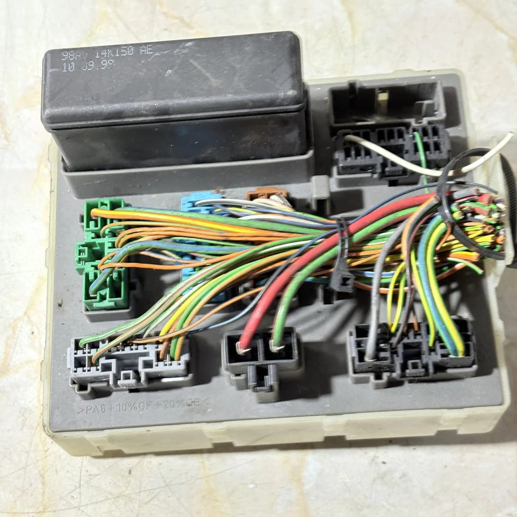 FORD FOCUS MK1 98-04 TURNIER ESTATE FUSE BOX MODULE 98AG14N089AA 98AG14A073CH