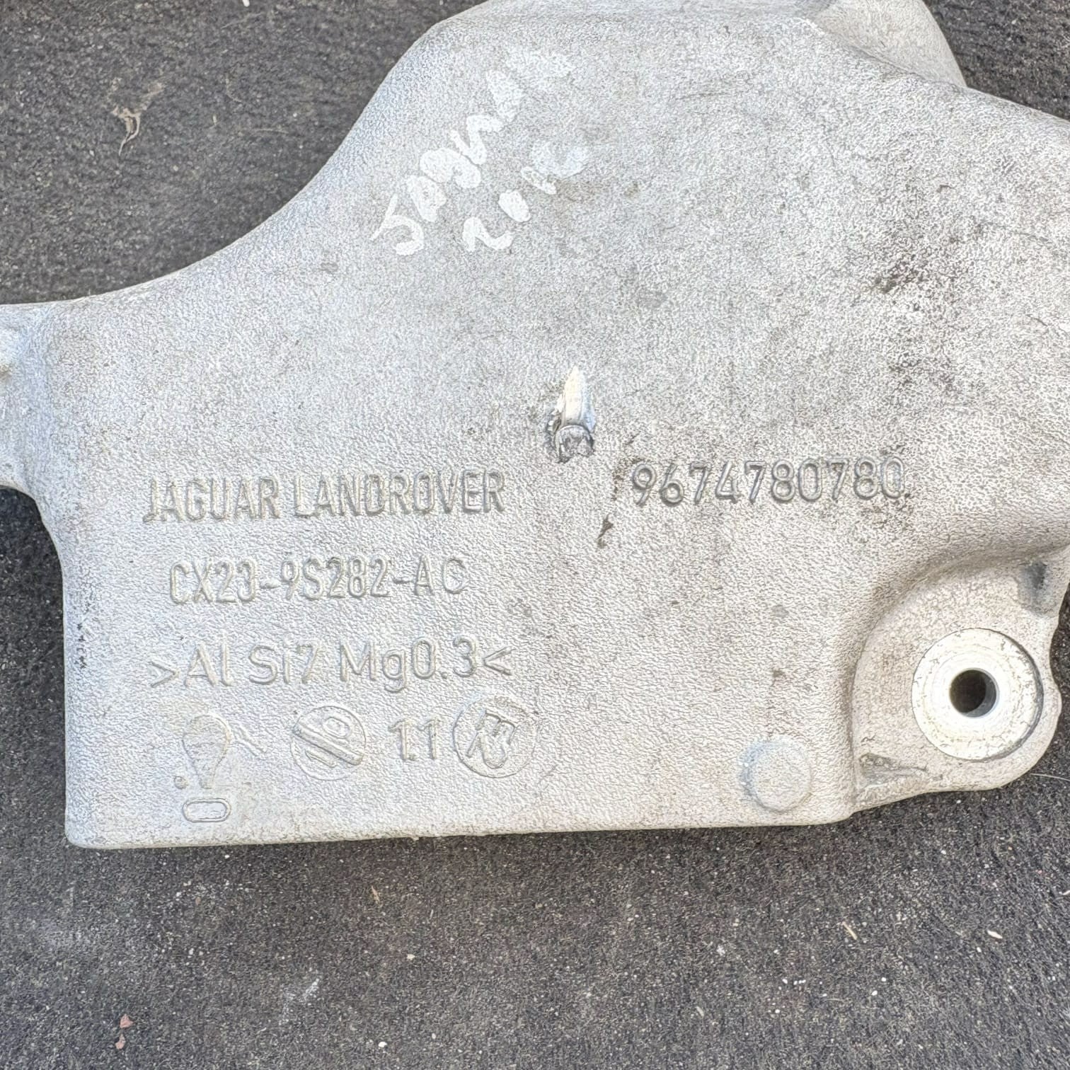 JAGUAR XF X250 2011-2015 2.2D DIESEL ENGINE MOUNTING BRACKET 9674780780