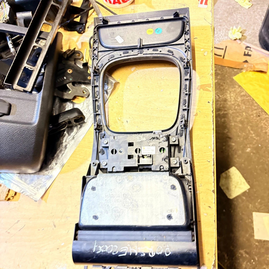 PORSCHE CAYENNE 957 MK1 CENTRE CONSOLE TRIM 2009 7L51862531