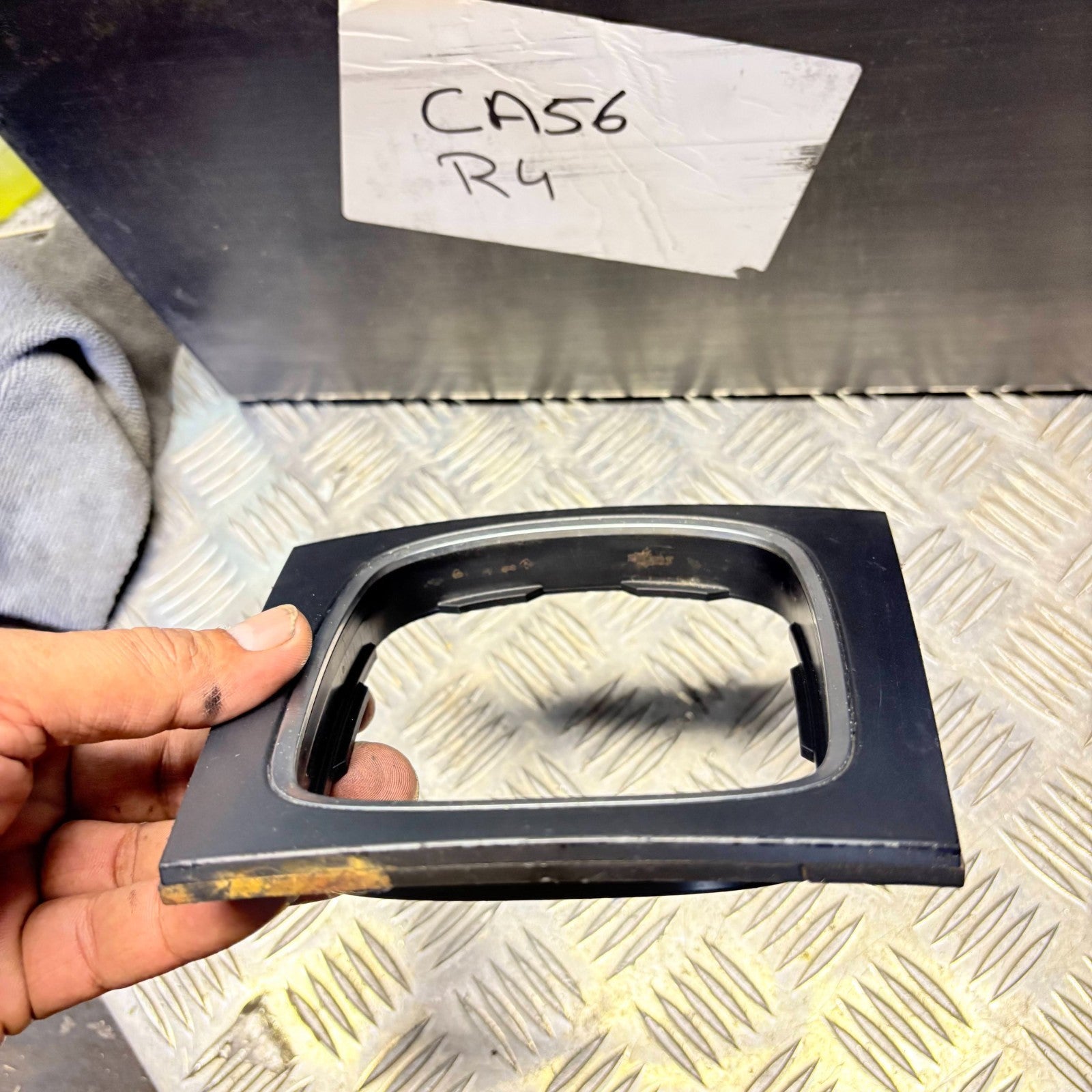 Audi A3 8P Central Console Tunnel Lining Mask Trim Bezel 8P0864261T 03-12