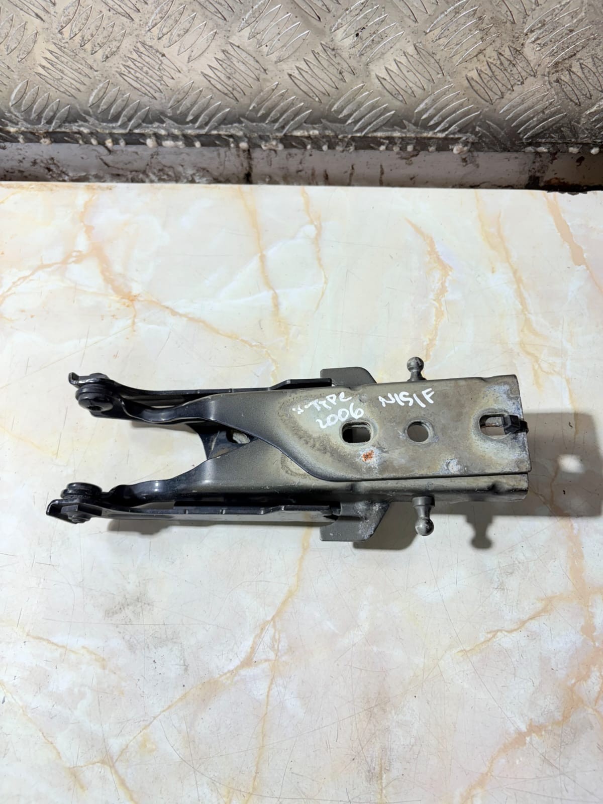 JAGUAR X-TYPE BONNET HINGE FRONT LEFT 1X43-16800-AH 2006