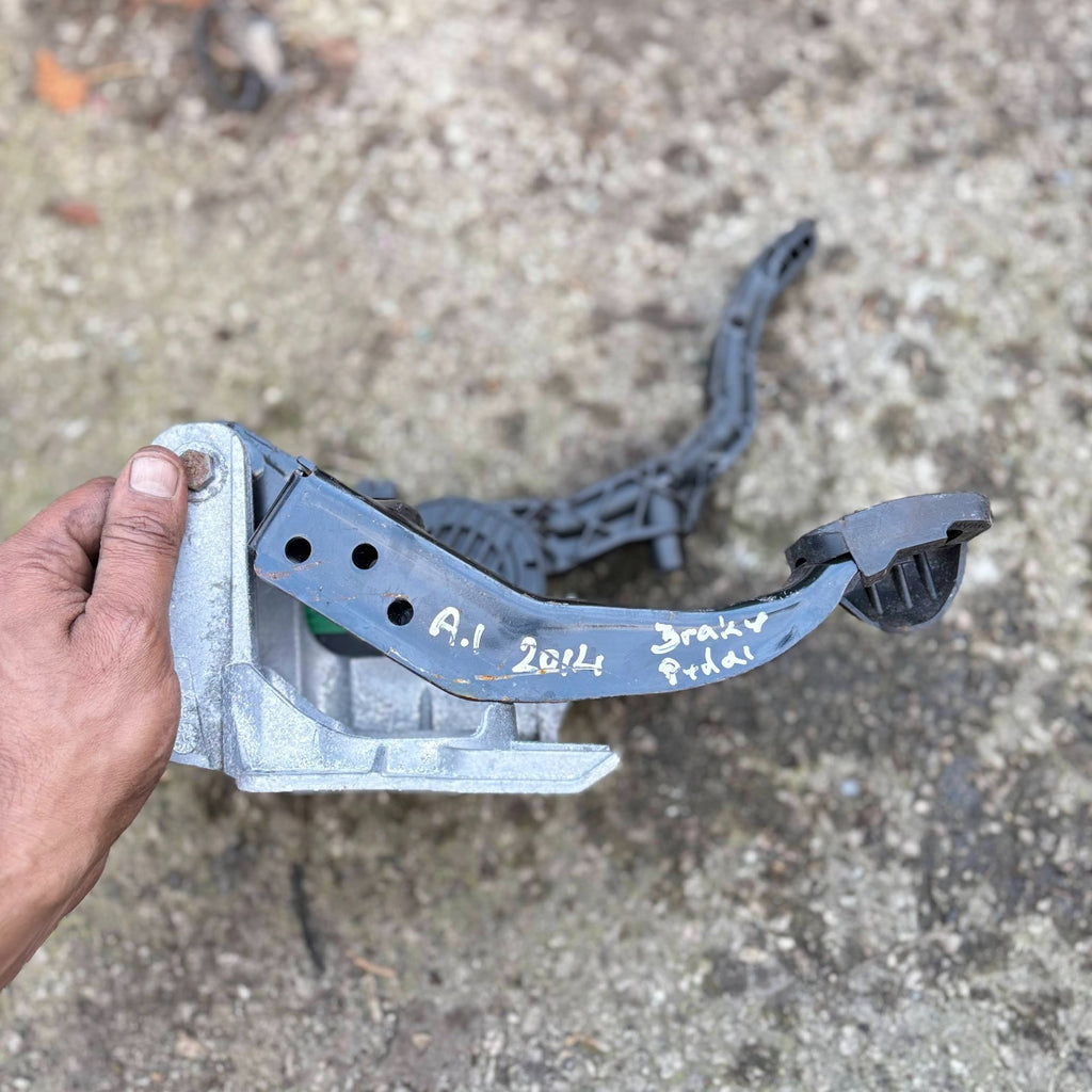 Audi A1 2014 Brake Gas Pedal Assembly Manual Gearbox 6R27211155