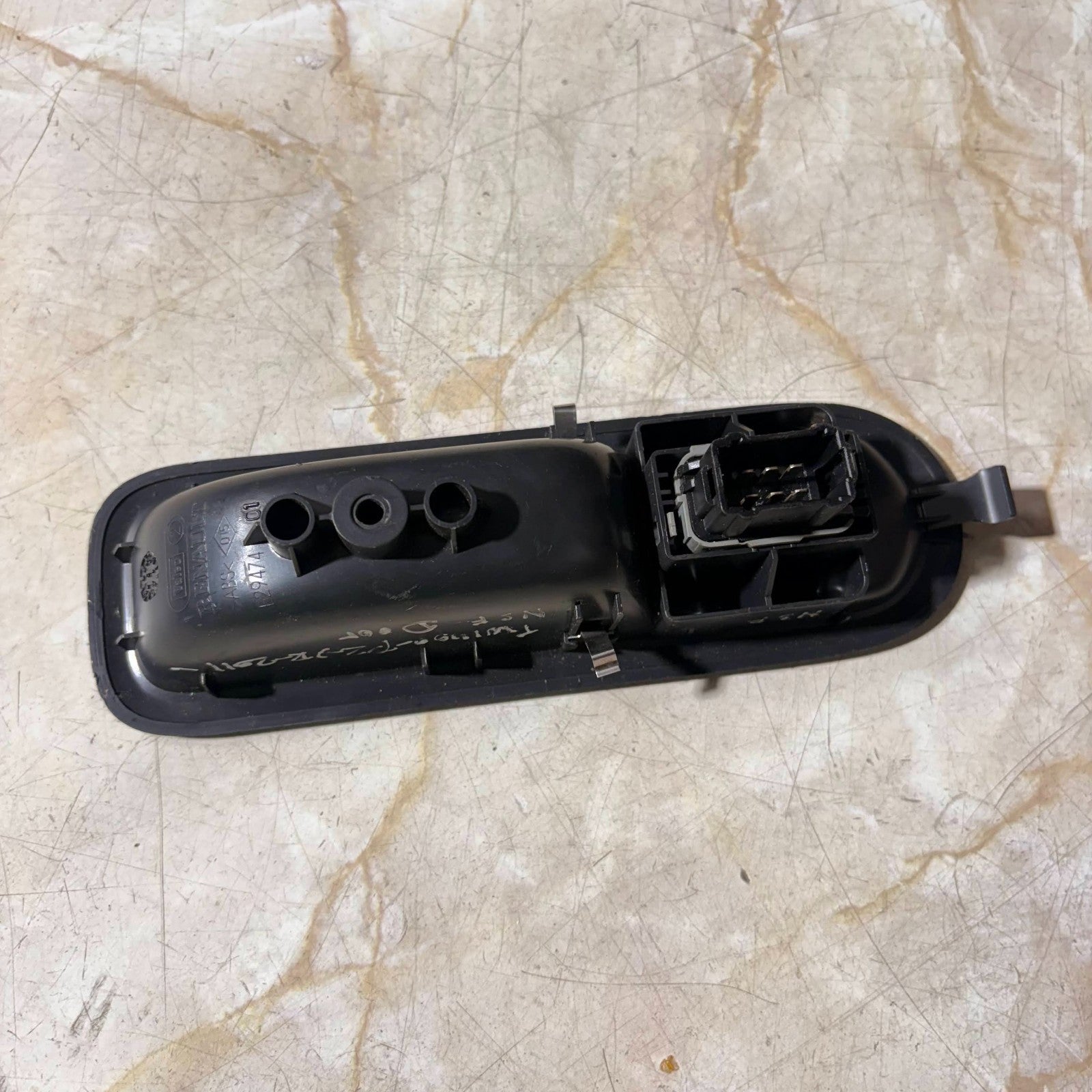 RENAULT TWINGO 2007-2014 FRONT LEFT WINDOW LIFTER SWITCH REGULATOR 8200356517B