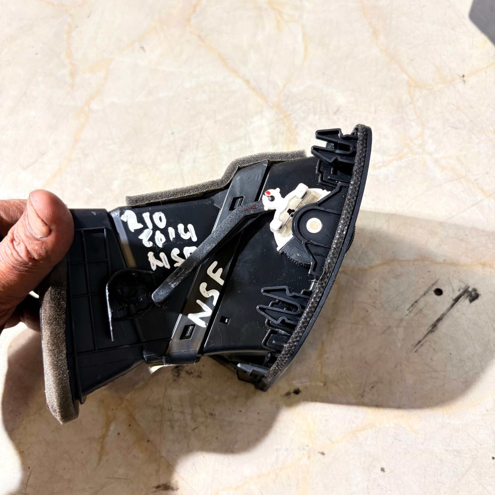 KIA RIO MK3 DASHBOARD AIR VENT LEFT PASSENGER SIDE 2011-2016 97480-1W000