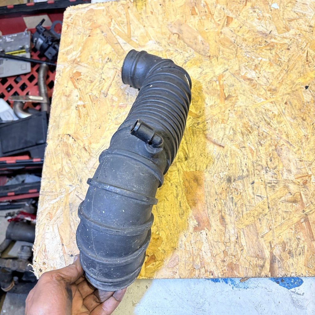 Mitsubishi Shogun 2001 AIR INTAKE PIPE HOSE