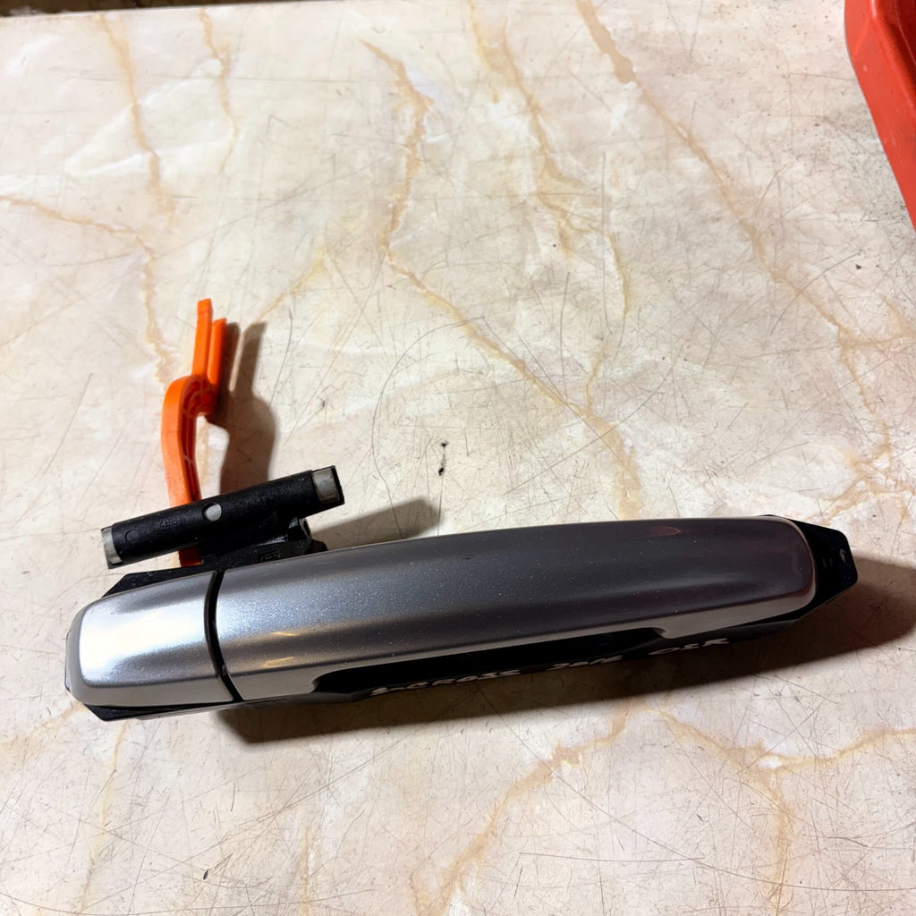 SUZUKI S-CROSS MK2 2016 EXTERIOR DOOR HANDLE REAR RIGHT DRIVER SIDE SILVER