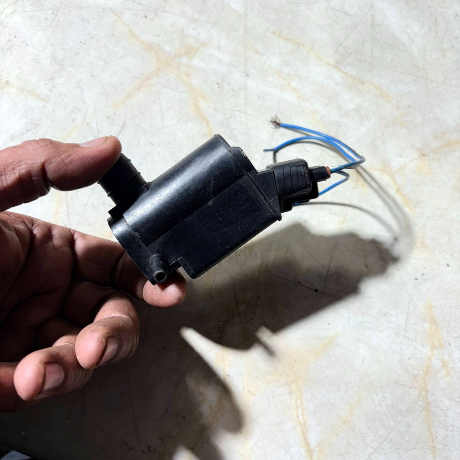 TOYOTA AVENSIS WINDSCREEN WASHER PUMP 12V