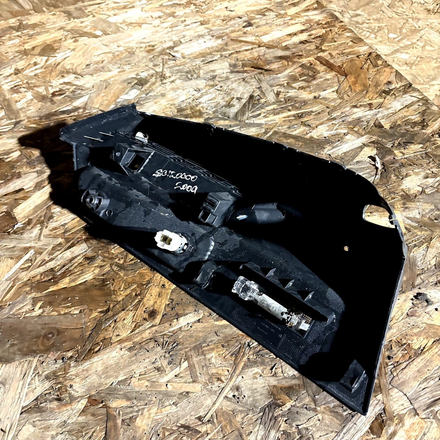 VW SCIROCCO MK3 2009 DRIVERS RIGHT BOOT PANEL PARCEL SHELF SUPPORT 1K8867762