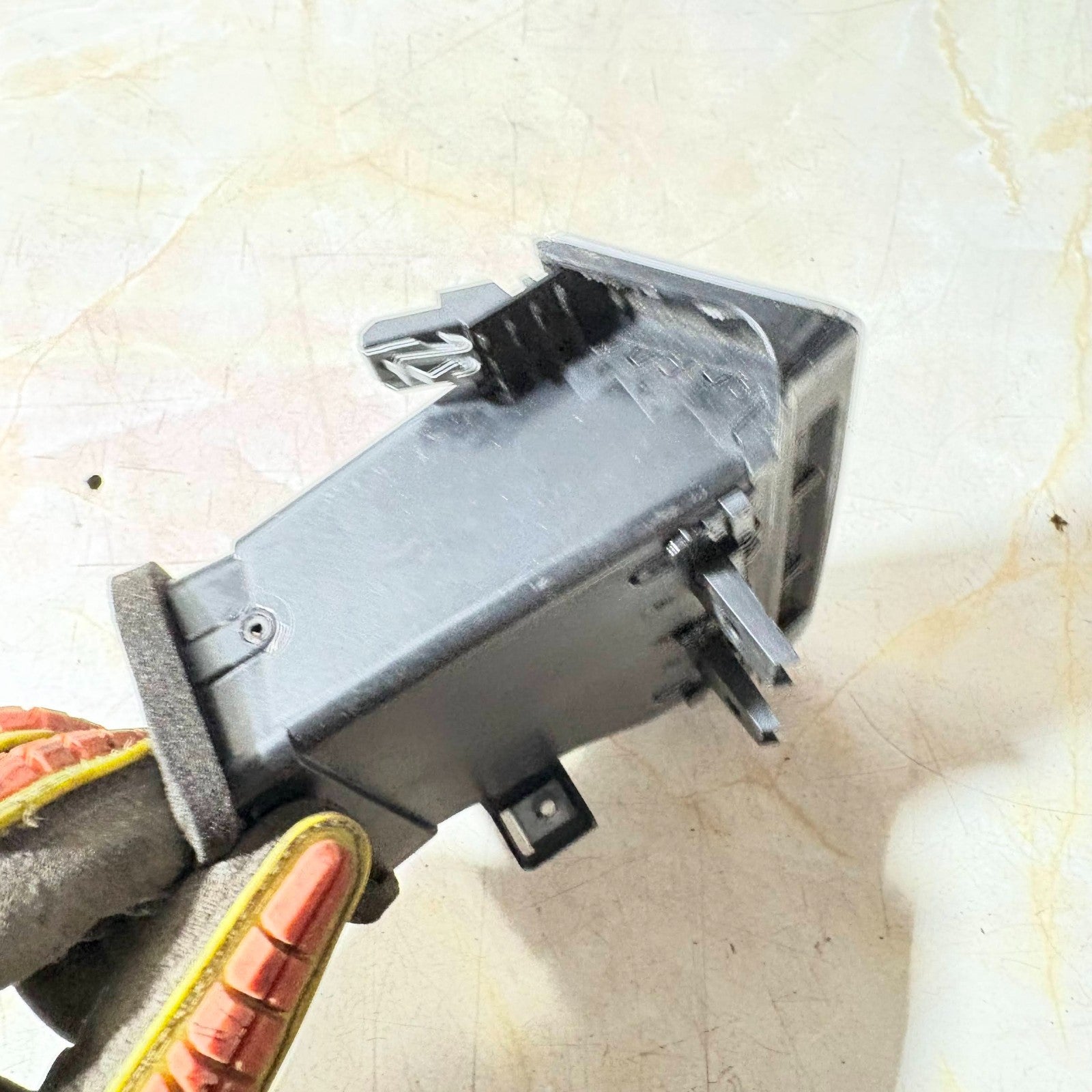 RANGE ROVER VELAR 2019 DASHBOARD RIGHT SIDE AIR VENT J8A2-018B09-AD