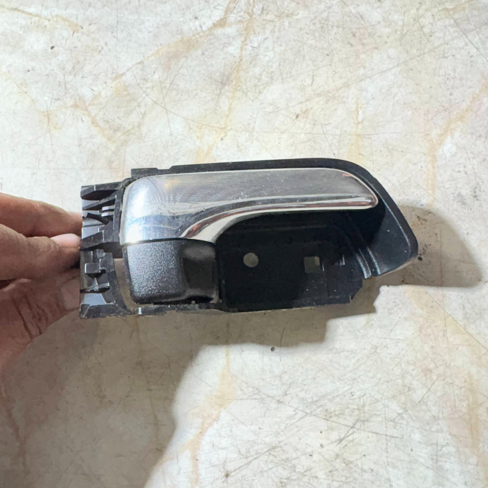 TOYOTA PRIUS MK1 INTERIOR DOOR HANDLE REAR RIGHT DRIVER SIDE 1997-2003