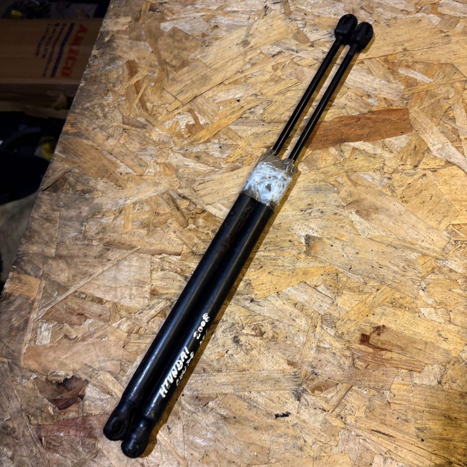 HYUNDAI COUPE 2008-2010 FRONT RIGHT O/S DRIVER SIDE SUSPENSION STRUT SHOCK