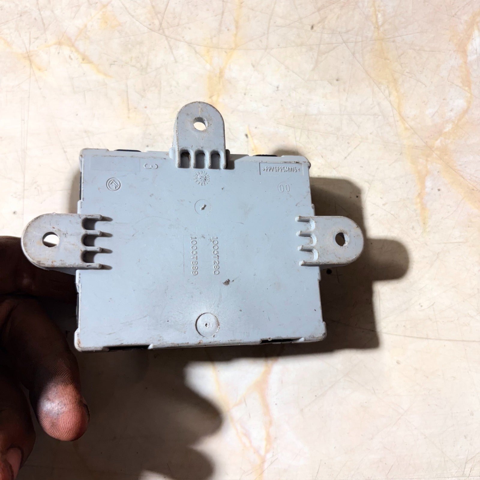2012 LAND ROVER DISCOVERY DOOR CONTROL MODULE (LEFT FRONT) BJ32 14D620 AC