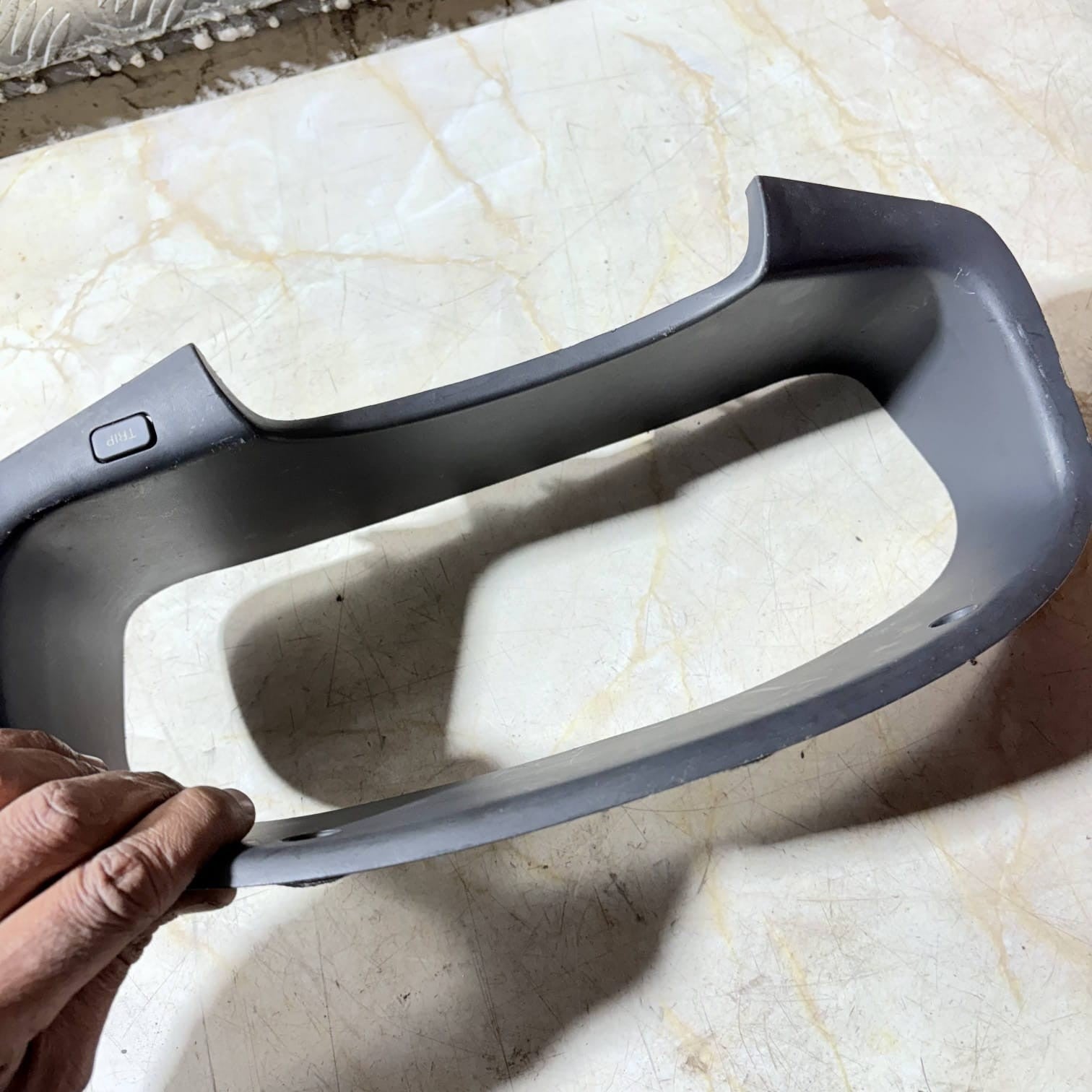 KIA CARENS Speedometr Bezel 84830-ID900