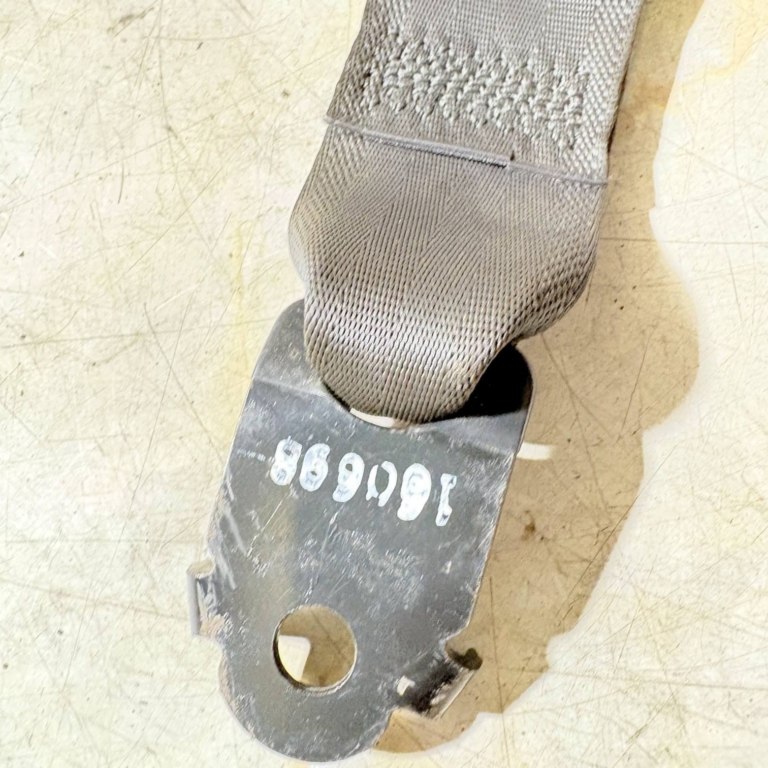 Kia Sorento XM Mk2 2010-2012 Rear Centre Seat Belt Buckle Receiver Stalk 5DR