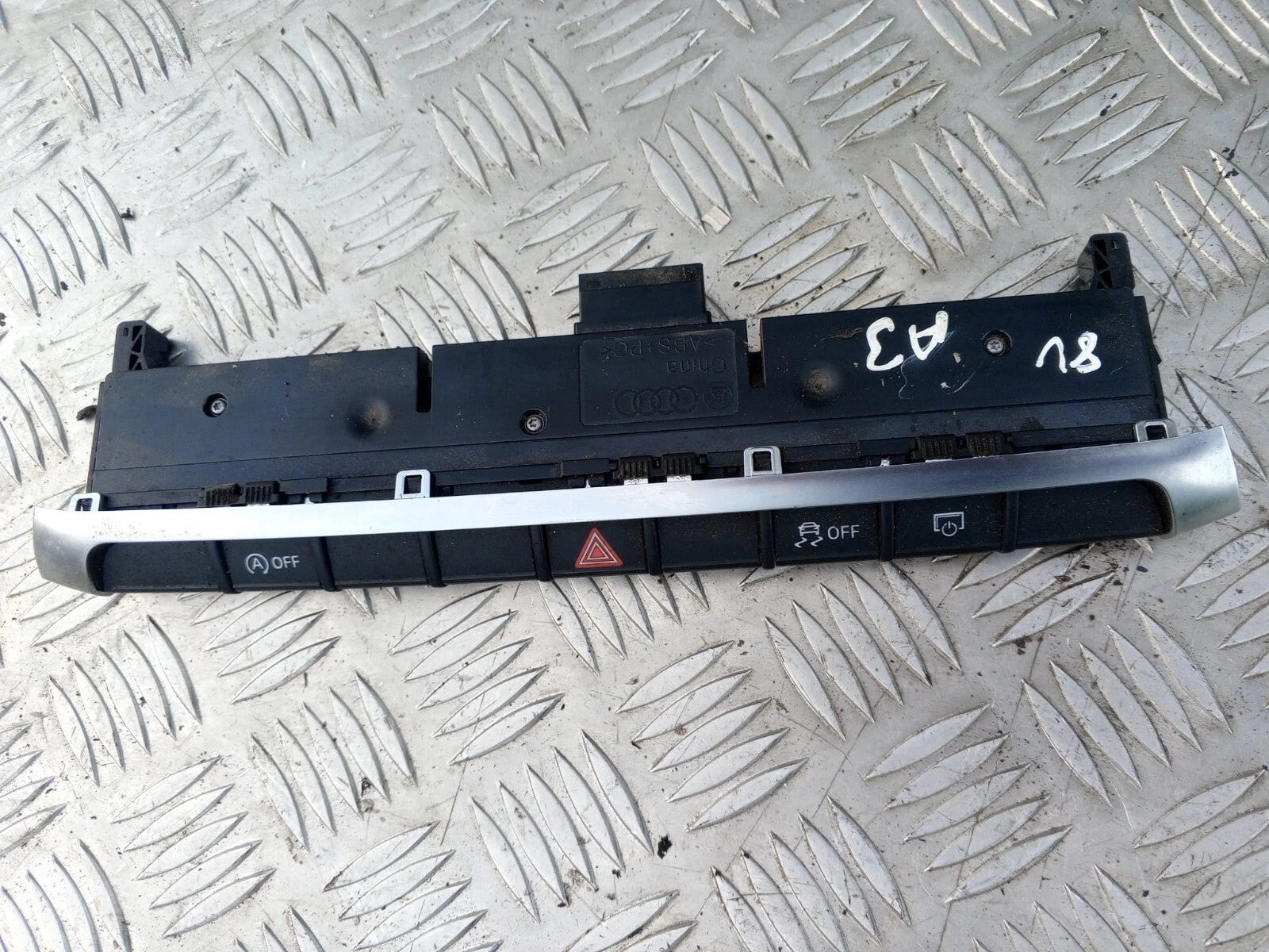 AUDI A3 HAZARD MULTI SWITCH PACK CENTRE 8V0925301NM 8V 2016-2020