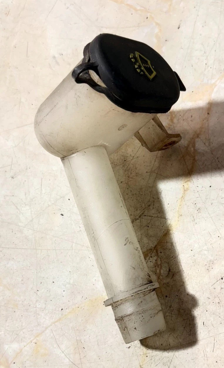 XS41-8K528-AD Ford Focus Mk1 Washer Bottle Reservoir  2001-2004 Hatchback