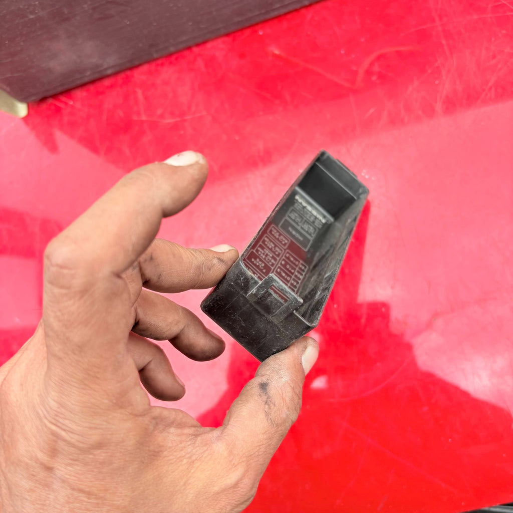 NISSAN JUKE ENGINE BAY FUSE BOX LID COVER