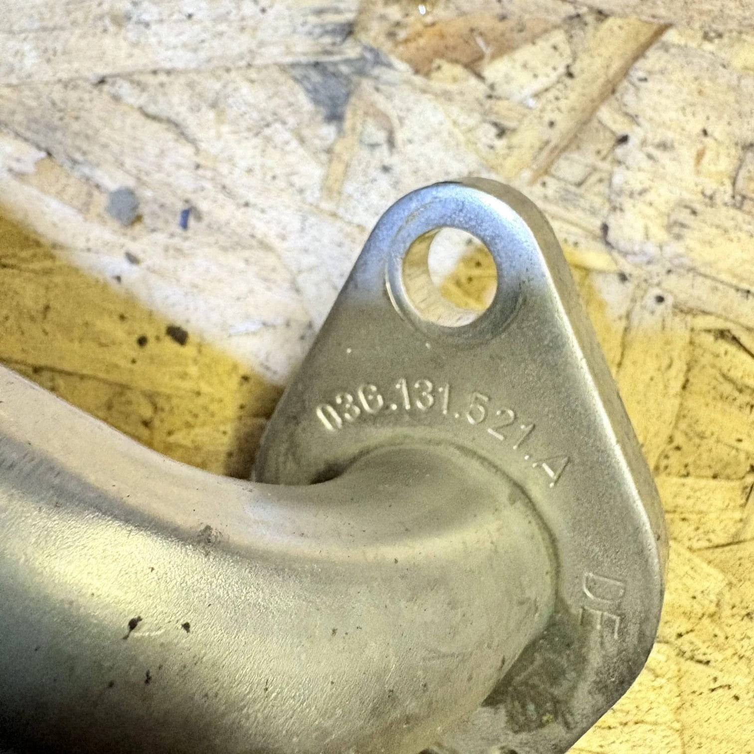 VW 05-07 Golf Plus 06-09 Golf Mk5 06-11 Jetta 2.0TDI EGR Valve Pipe 03G131521A