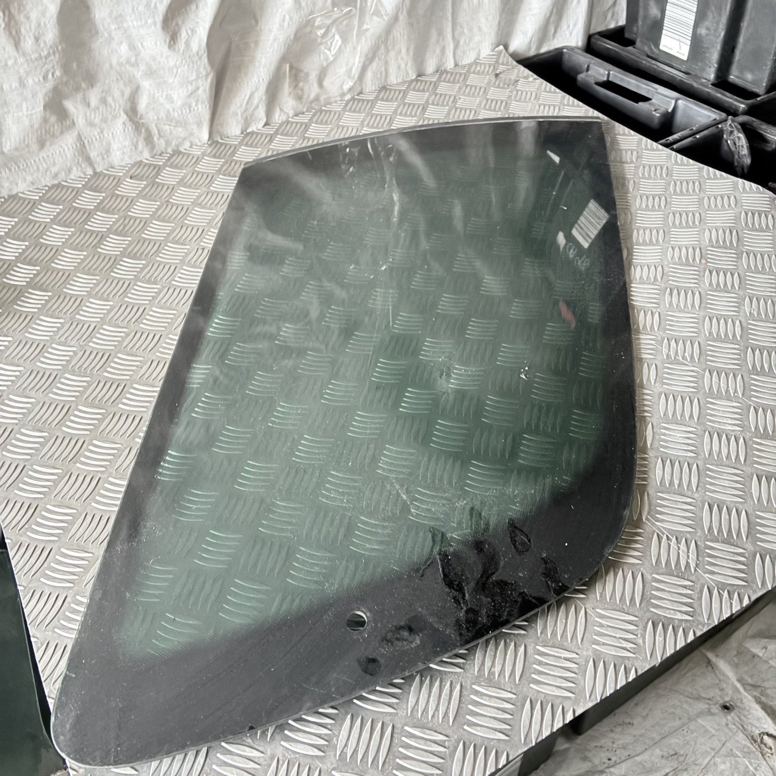 SEAT ALHAMBRA REAR LEFT PASSENGER SIDE QUARTER GLASS