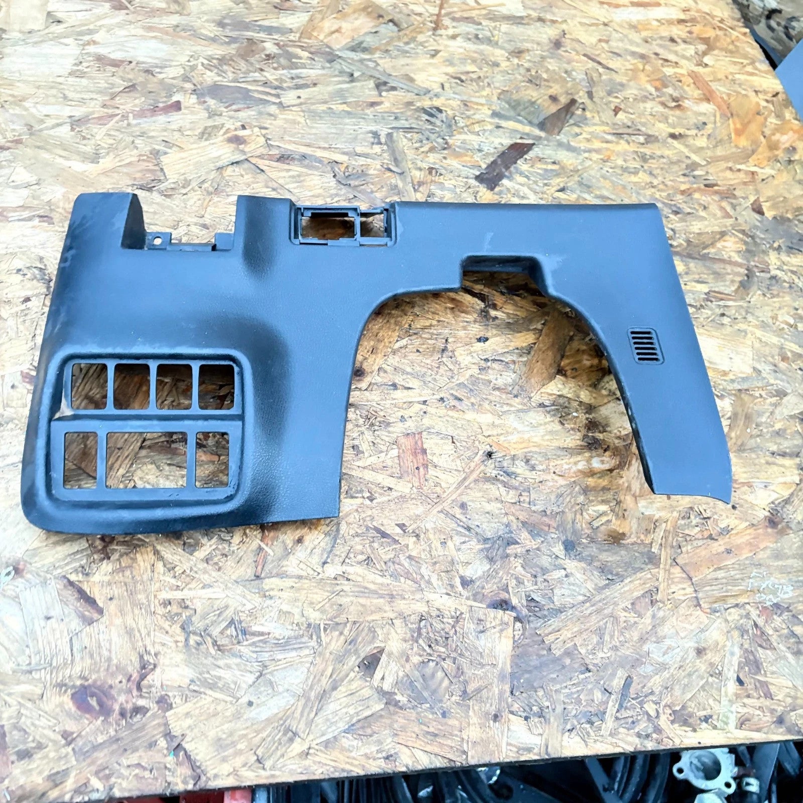 NISSAN JUKE DIG-T 2014-2018 DRIVER SIDE LOWER DASH TRIM