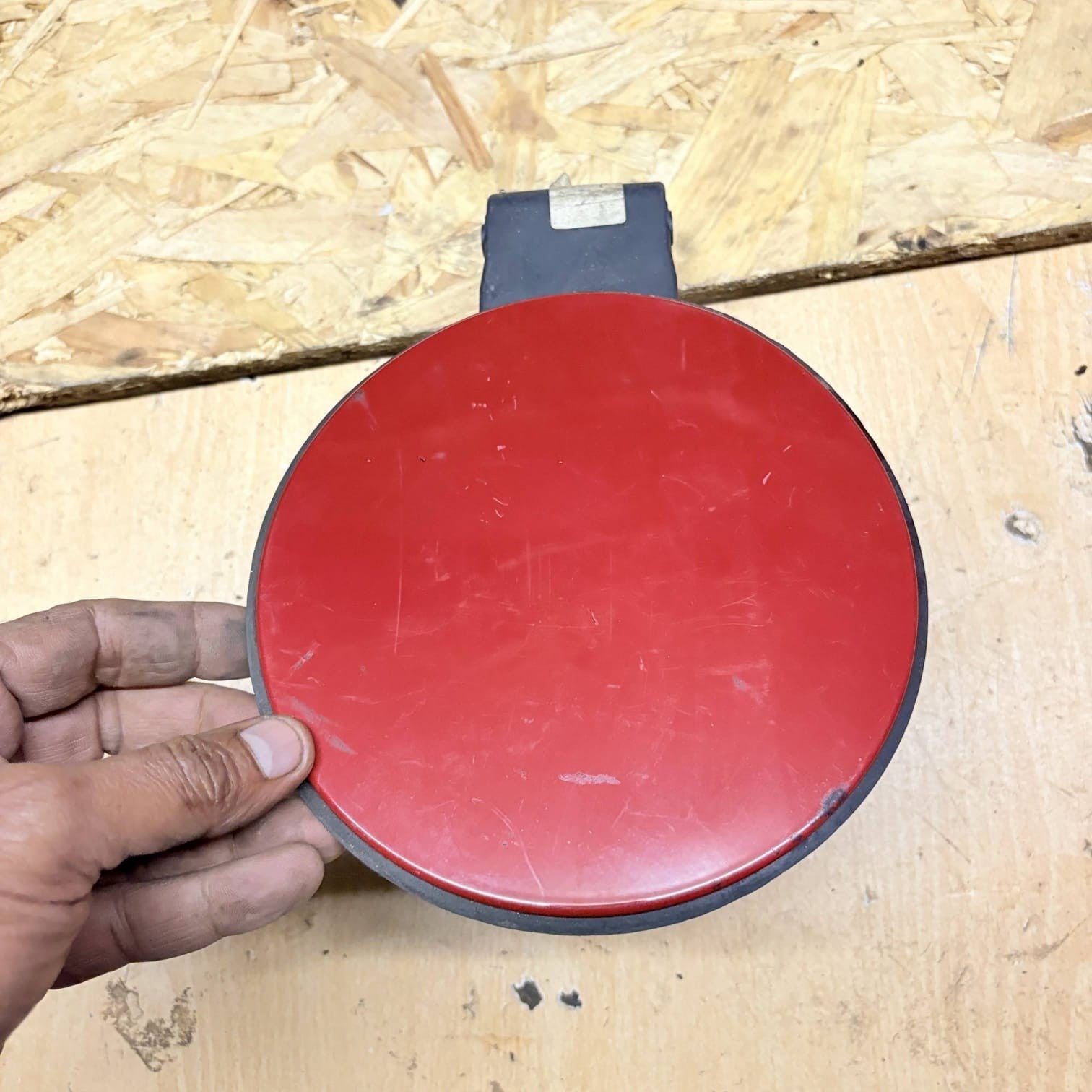 MR959151 038402 ZSB638401 Fuel door Gas cover Tank cap (2006) Red