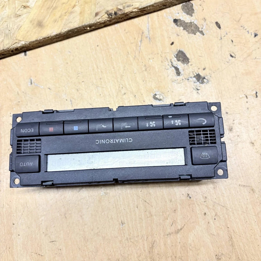 VW Passat 3B 3BG Golf 4 control air conditioning climate control part 3B190 2002