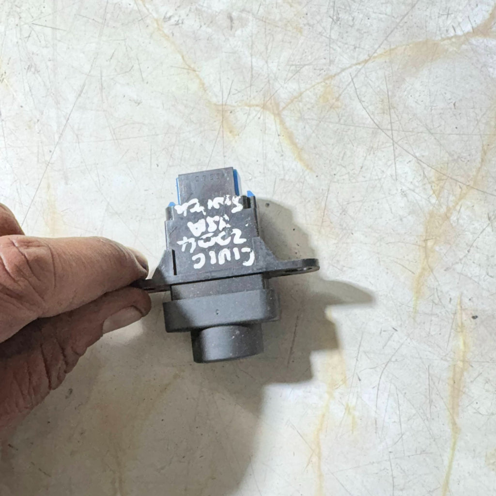 Honda Civic 2004 VSA off switch unit M304892