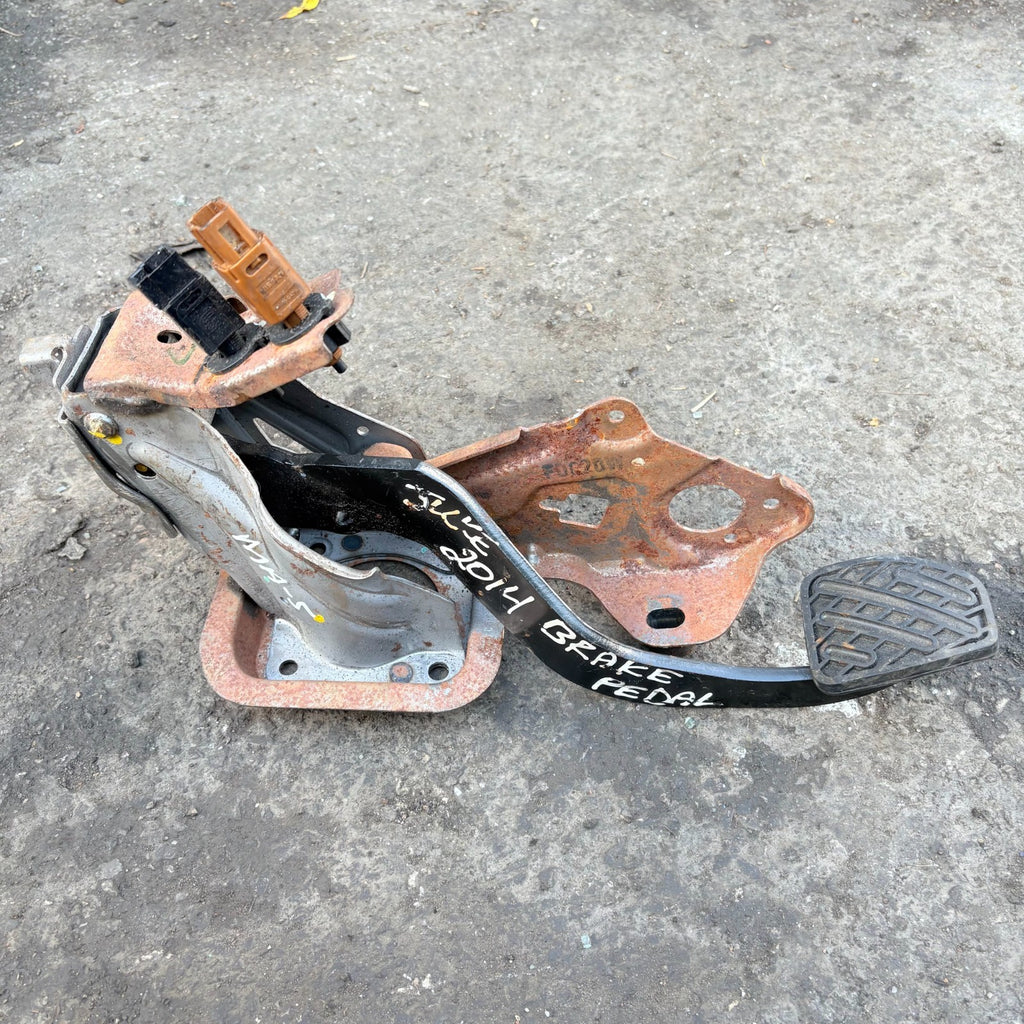 Nissan Juke MK1 F15 6 SPEED MANUAL 2014 Brake Pedal With Sensor