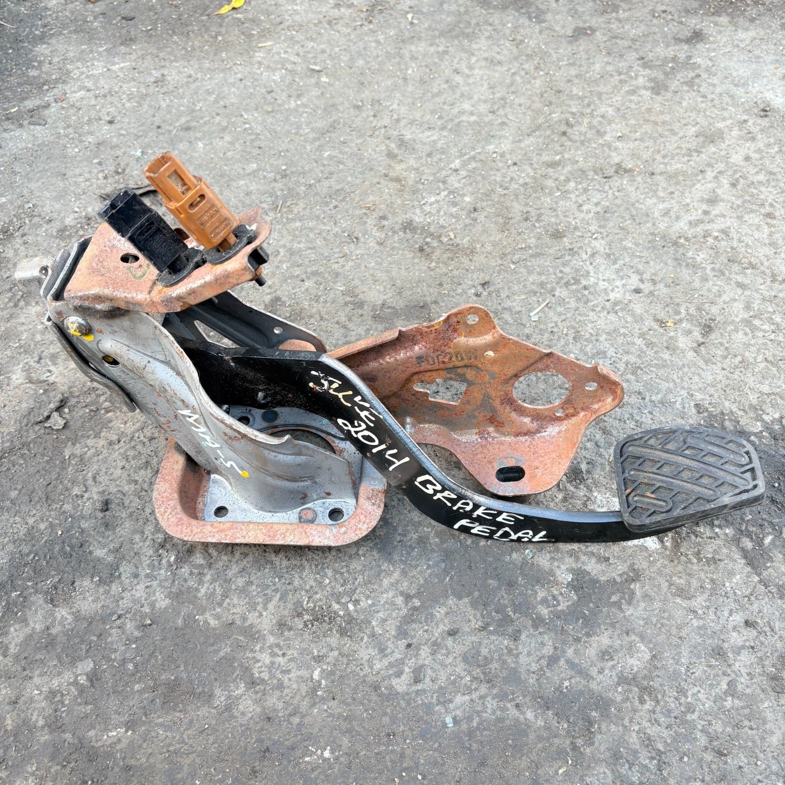 Nissan Juke MK1 F15 6 SPEED MANUAL 2014 Brake Pedal With Sensor