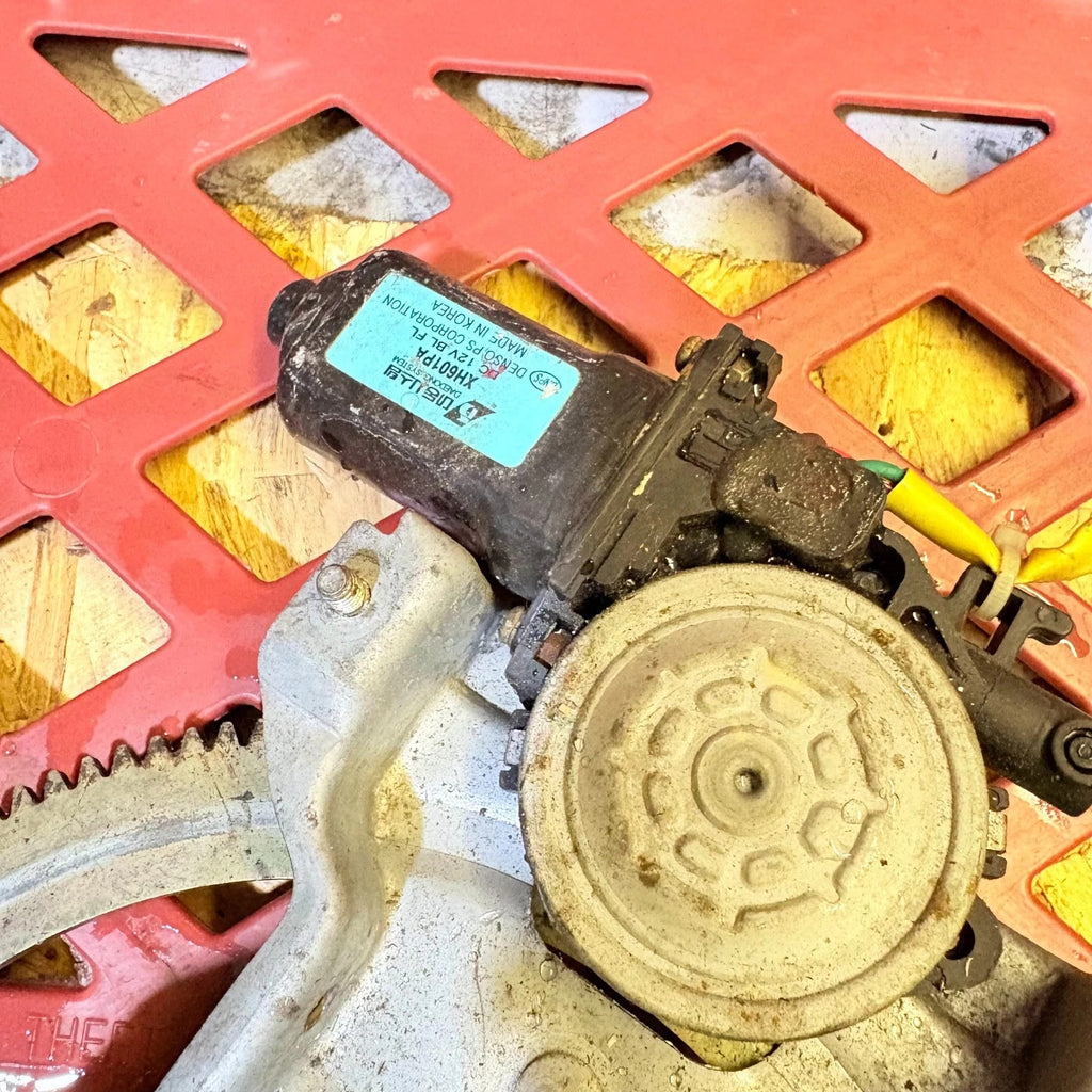 KIA SORENTO 2003 NSF PASSENGERS SIDE FRONT WINDOW MOTOR REGULATOR XH601PA