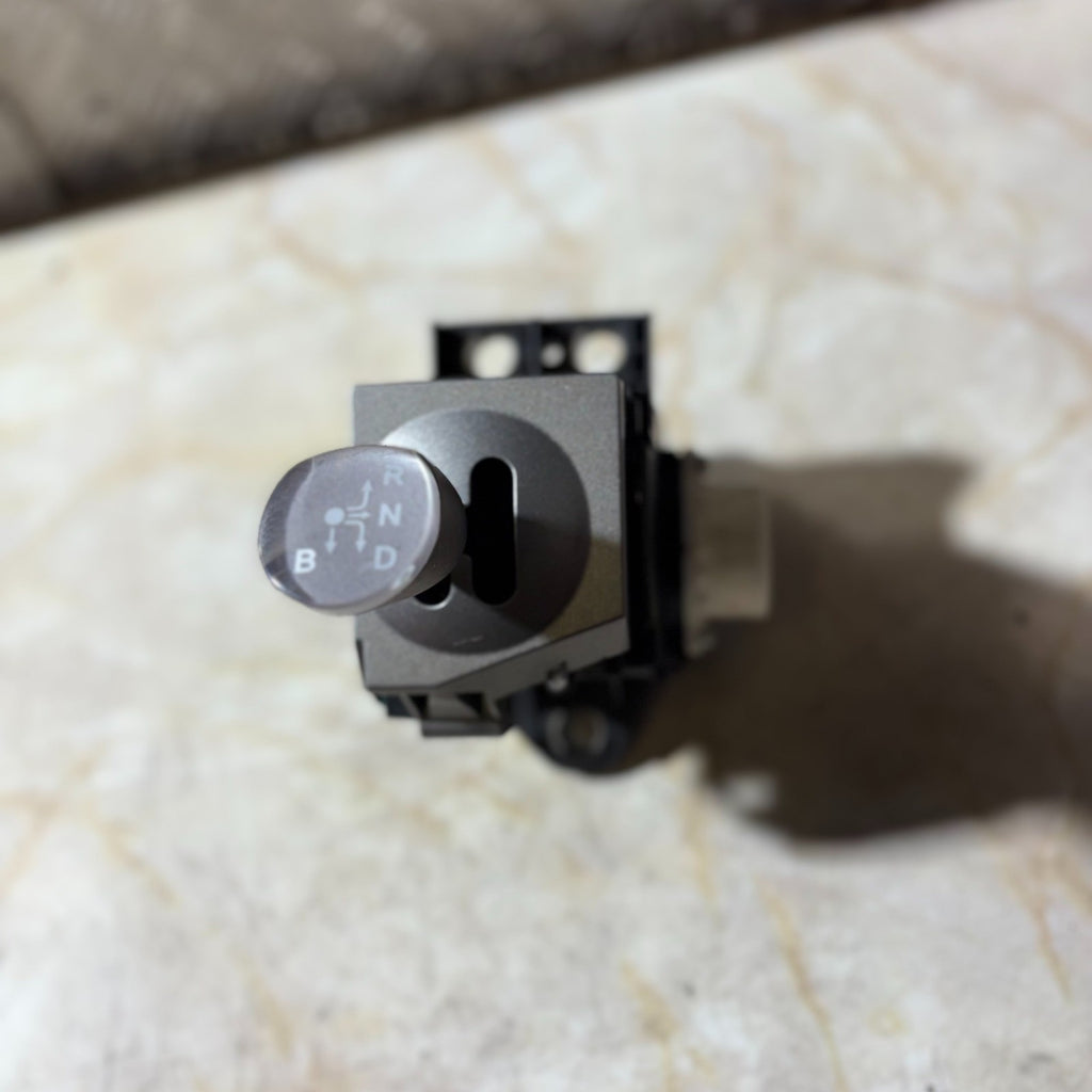 TOYOTA PRIUS 04-09 AUTO GEAR SHIFTER SELECTOR LEVER 89451-47030