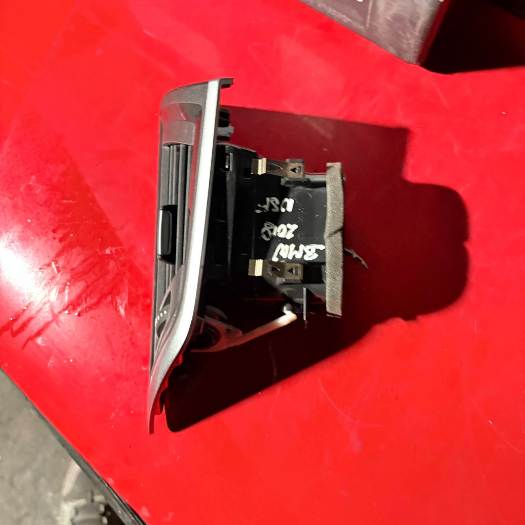 BMW 2018 Outer Dash Board Vent LH Passengers 2636103